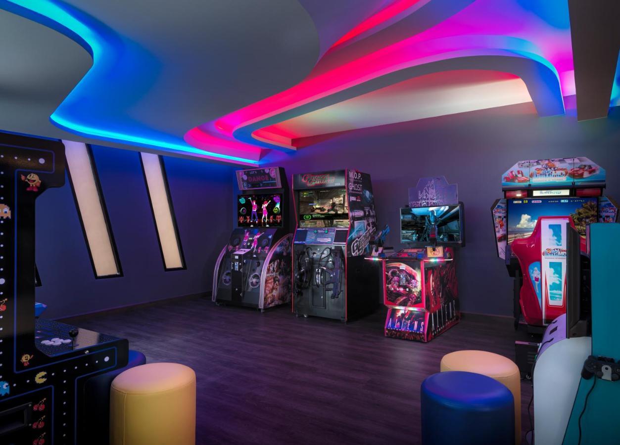 The Oceanic Sportel Phuket - Sha Extra Plus Buitenkant foto The arcade