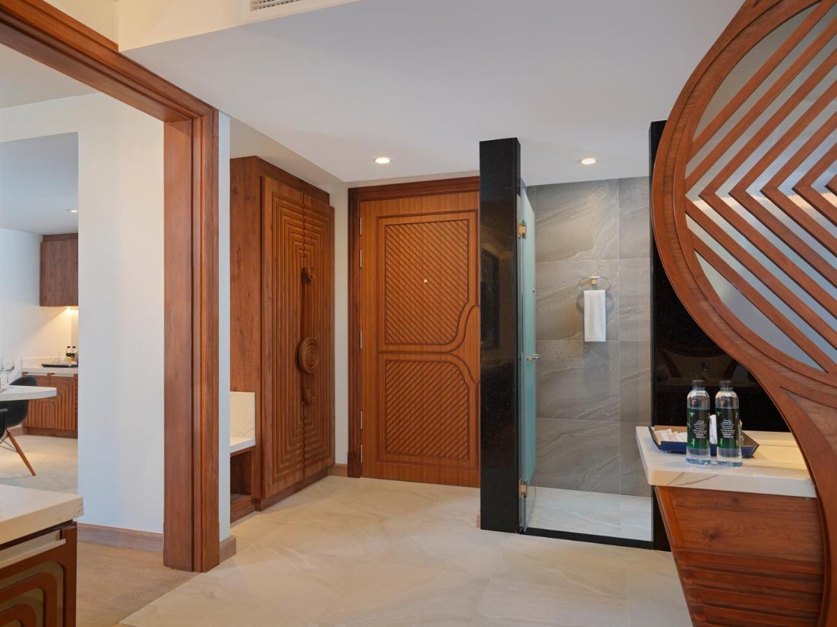 The Oceanic Sportel Phuket - Sha Extra Plus Buitenkant foto A bathroom in a hotel