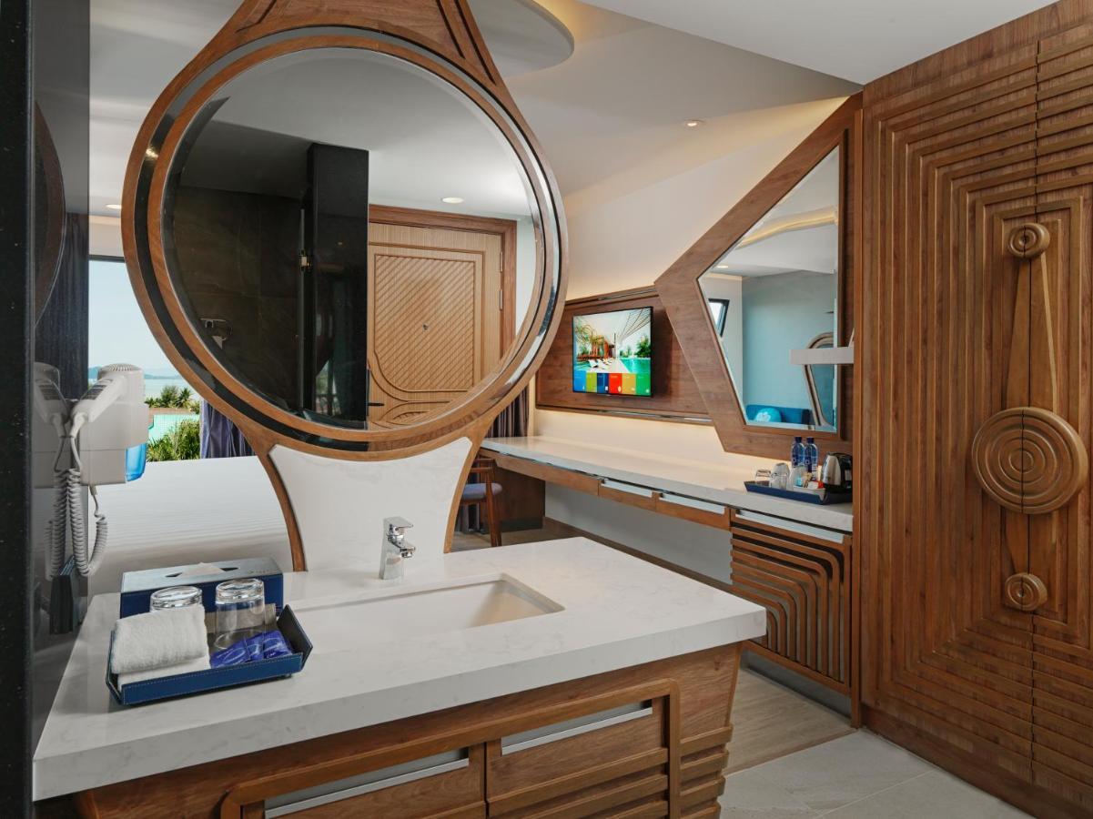The Oceanic Sportel Phuket - Sha Extra Plus Buitenkant foto Bathroom