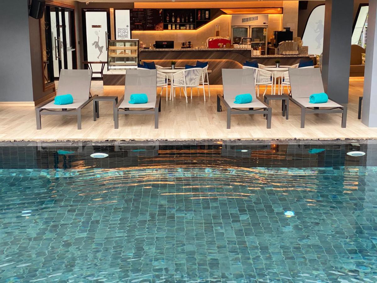 The Oceanic Sportel Phuket - Sha Extra Plus Buitenkant foto The pool at the hotel