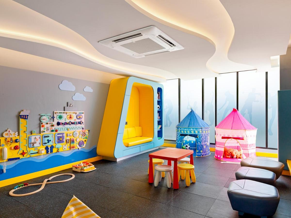 The Oceanic Sportel Phuket - Sha Extra Plus Buitenkant foto A Daikin air conditioning system installed in a nursery