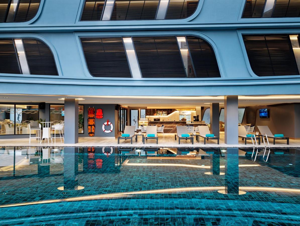The Oceanic Sportel Phuket - Sha Extra Plus Buitenkant foto The pool at the hotel