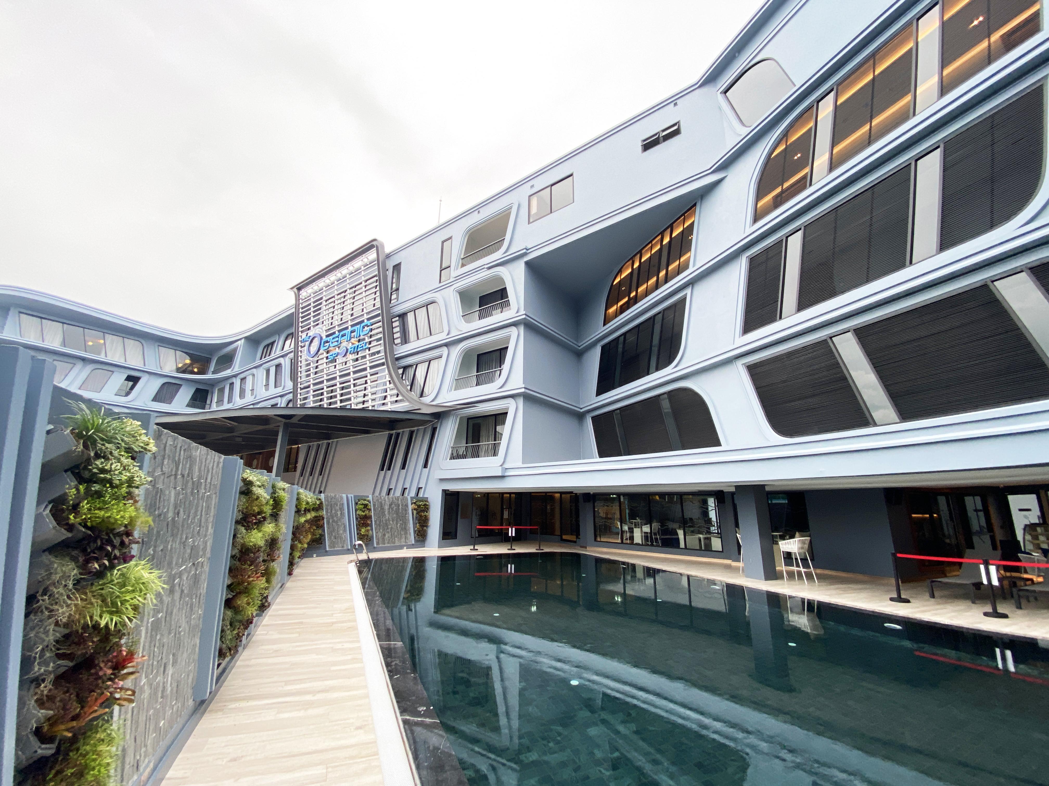 The Oceanic Sportel Phuket - Sha Extra Plus Buitenkant foto The school's main building