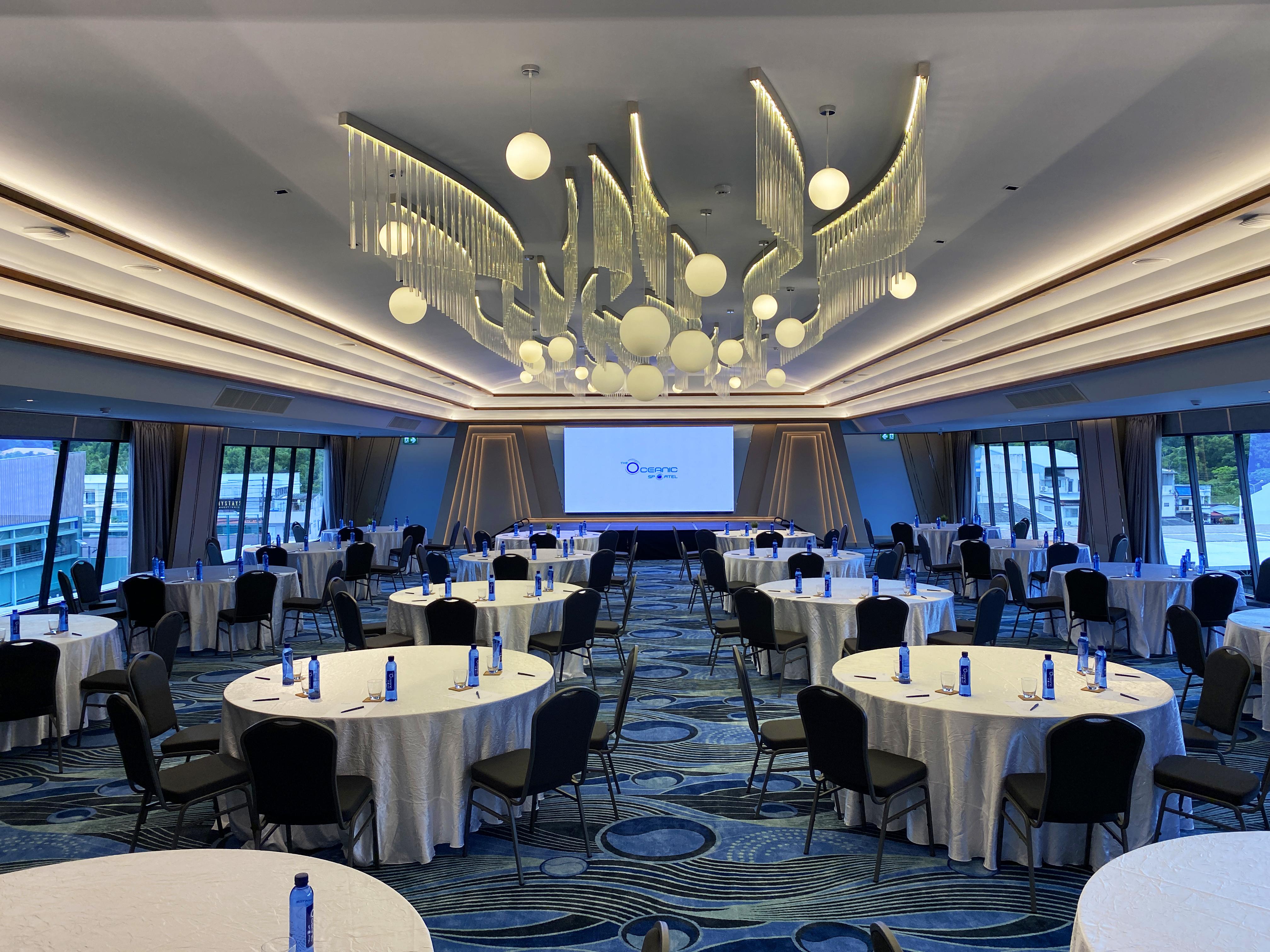 The Oceanic Sportel Phuket - Sha Extra Plus Buitenkant foto The ballroom of the hotel