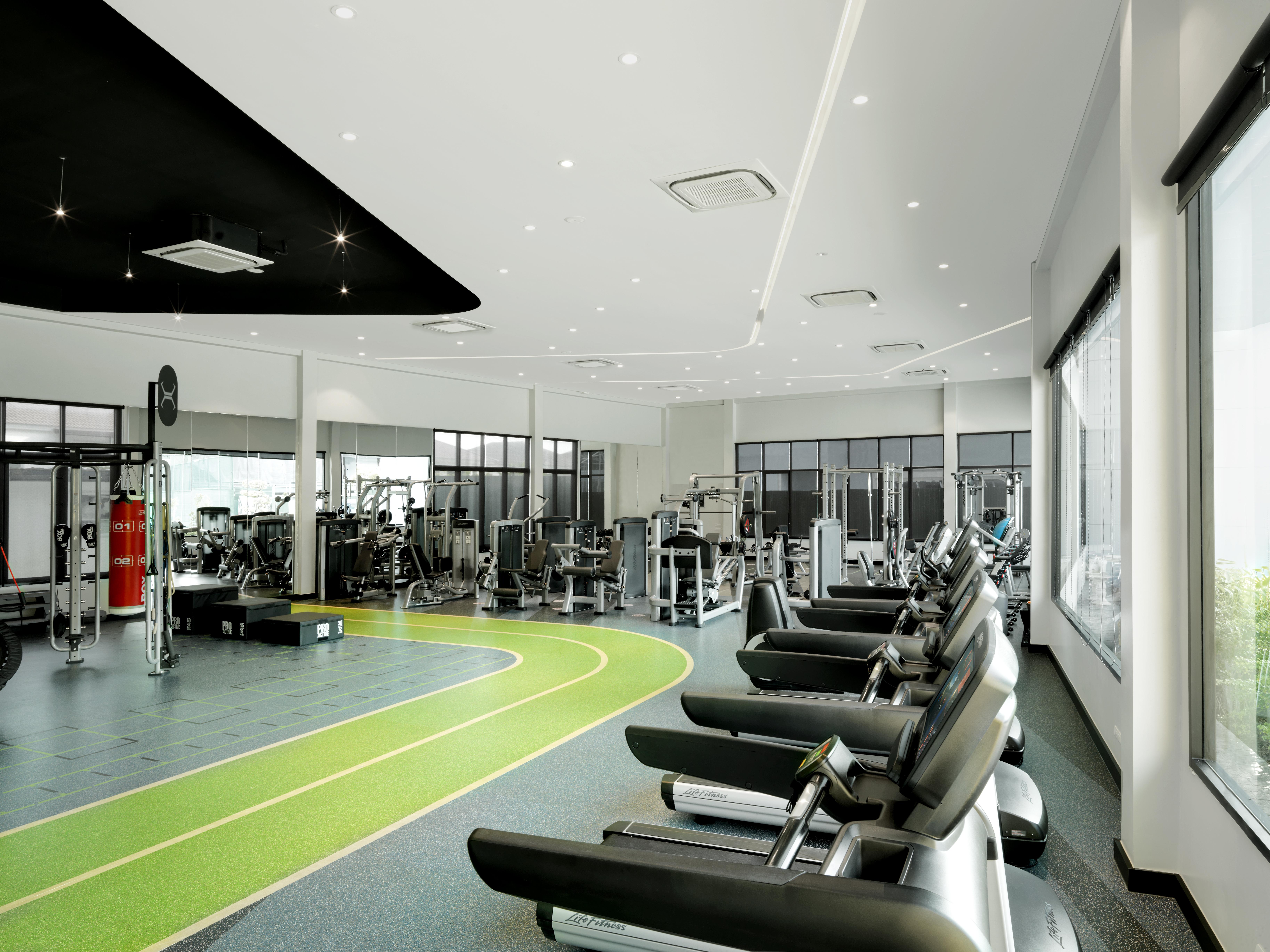 The Oceanic Sportel Phuket - Sha Extra Plus Buitenkant foto The gym at the new campus