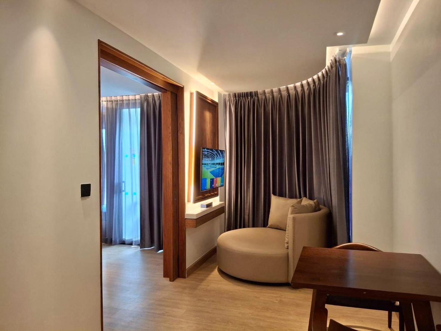 The Oceanic Sportel Phuket - Sha Extra Plus Buitenkant foto A suite at the hotel