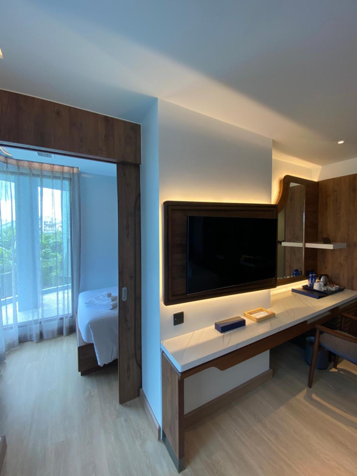 The Oceanic Sportel Phuket - Sha Extra Plus Buitenkant foto A room at the hotel